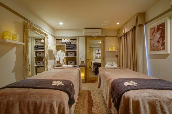 Roslin Beach Hotel
